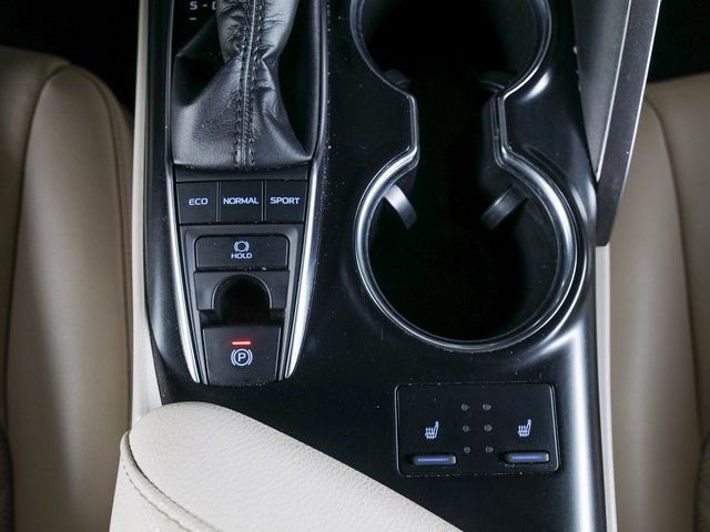 Used 2019 Toyota Camry XLE w/ Navigation Package image 16