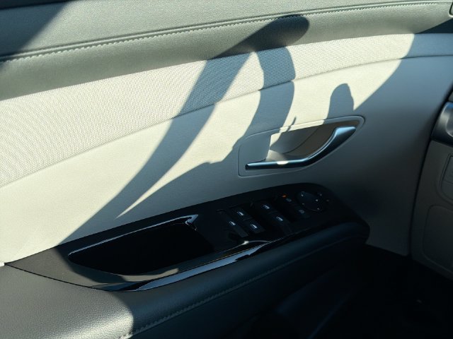 New 2025 Hyundai Tucson Limited AWD/4WD image 18