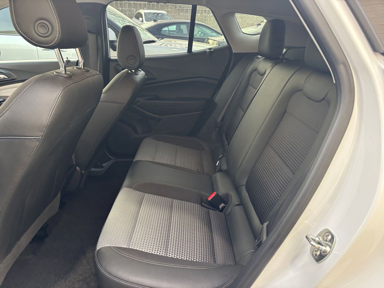 Used 2025 Chevrolet Trax LT image 29