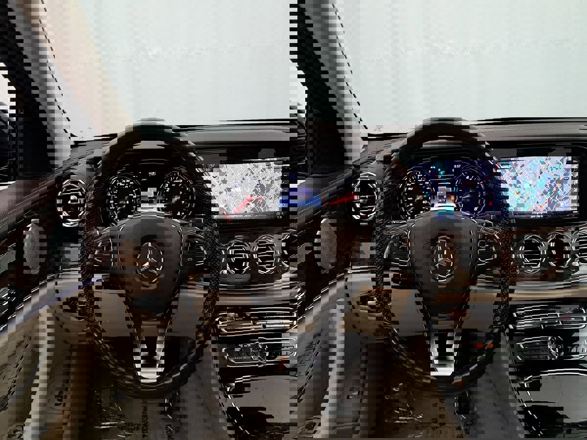 Used 2018 Mercedes-Benz E 300 4MATIC image 9