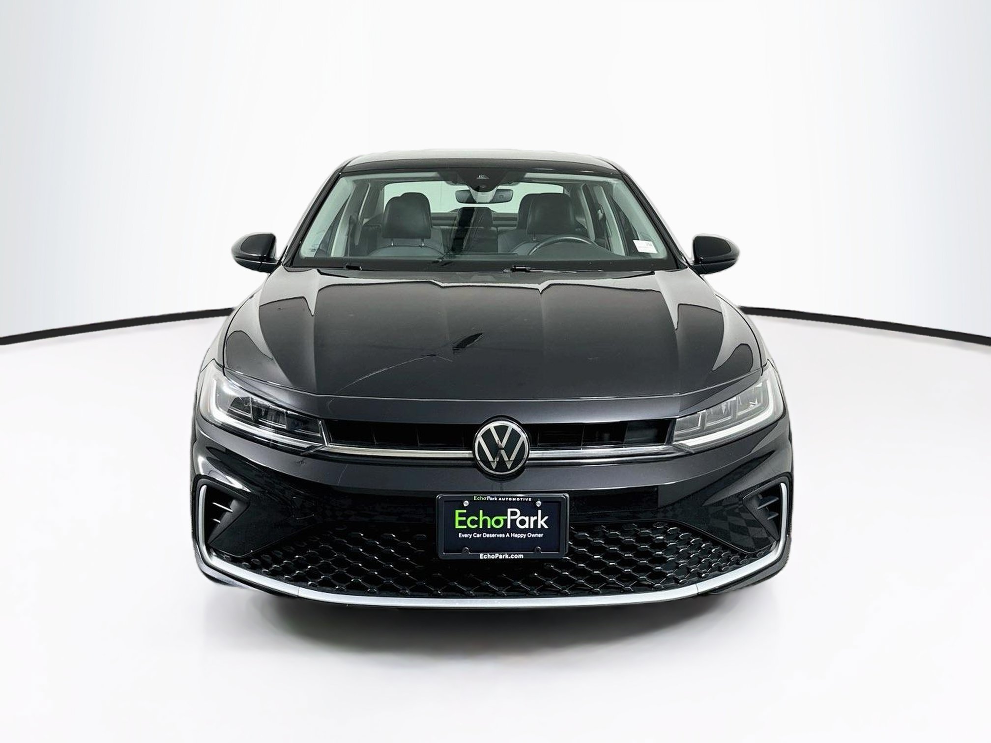 Used 2025 Volkswagen Jetta SE FWD image 2