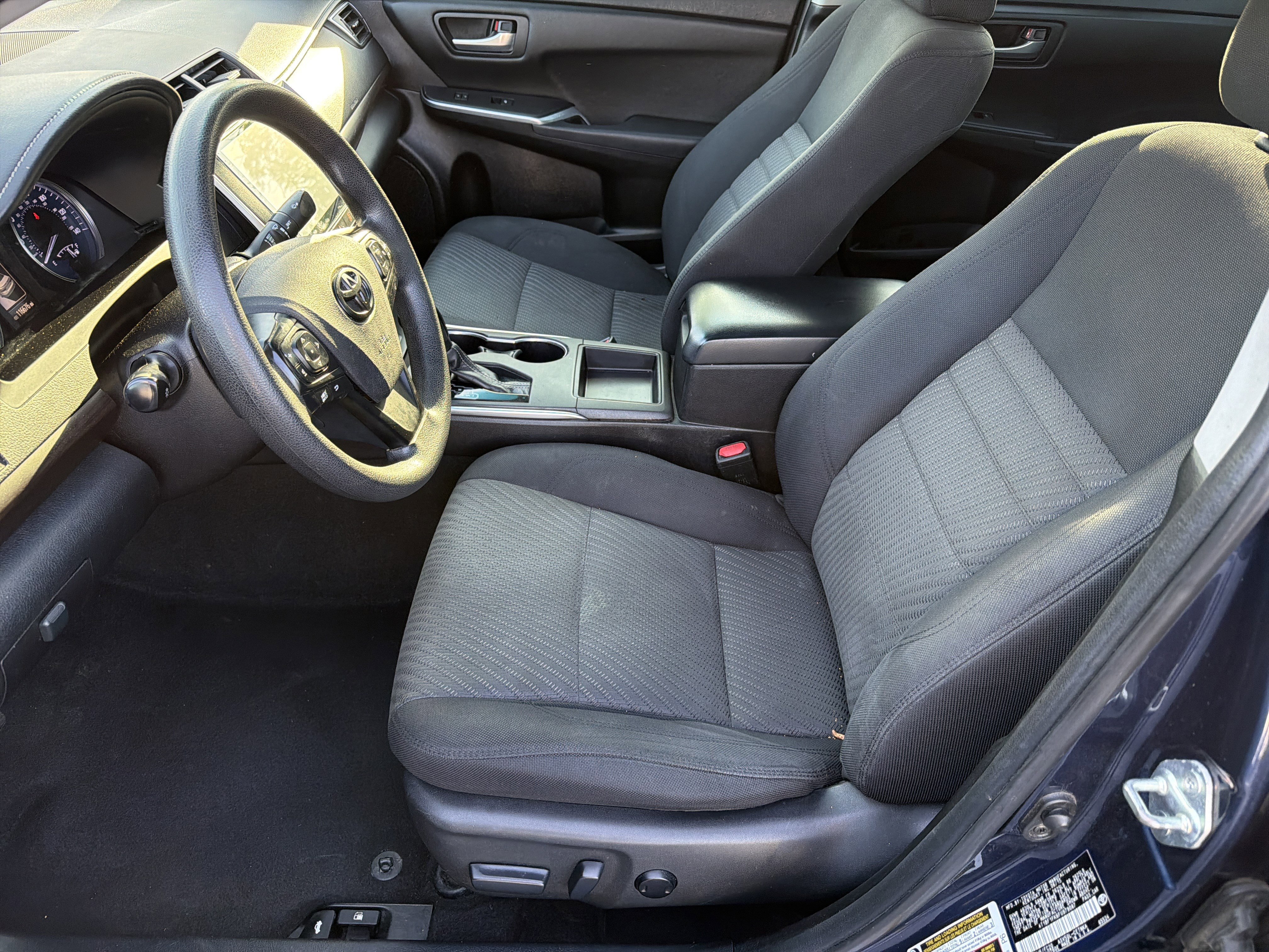 Used 2015 Toyota Camry LE FWD image 7