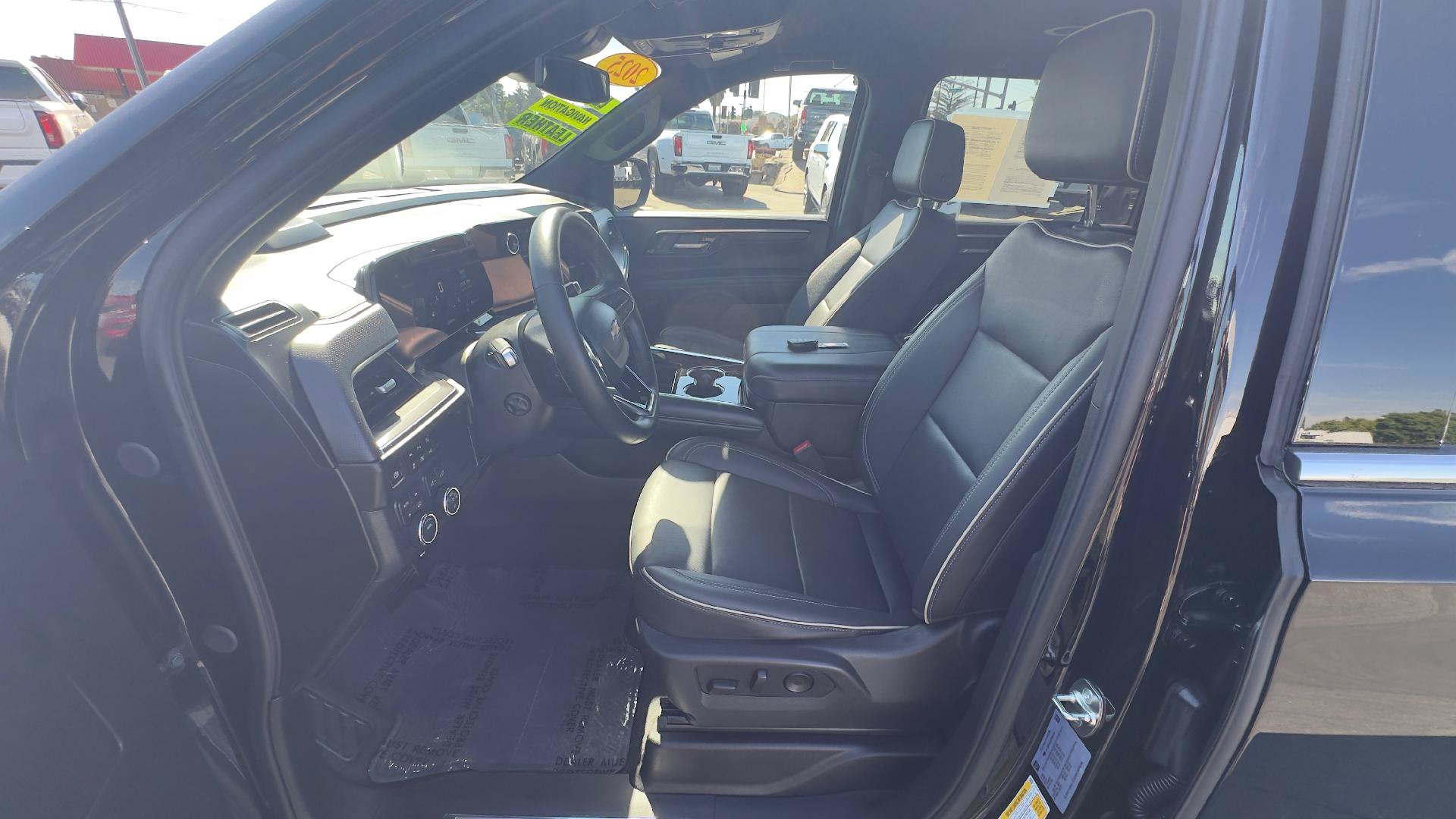 Used 2025 Chevrolet Suburban Premier AWD/4WD image 15