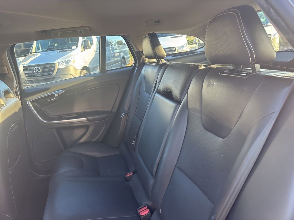 Used 2018 Volvo V60 T5 Dynamic w/ Vision Package image 19