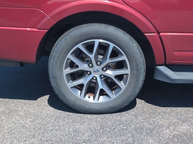 Used 2015 Ford Expedition XLT w/ Equipment Group 202A image 11