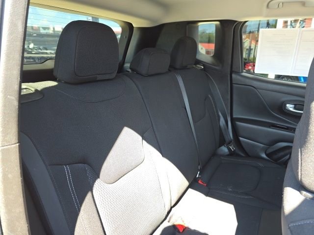 Used 2023 Jeep Renegade Latitude w/ Premium Group image 36