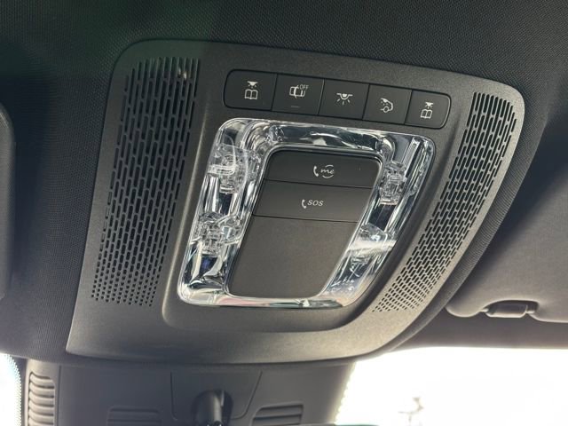 Used 2025 Mercedes-Benz GLB 250 4MATIC image 35