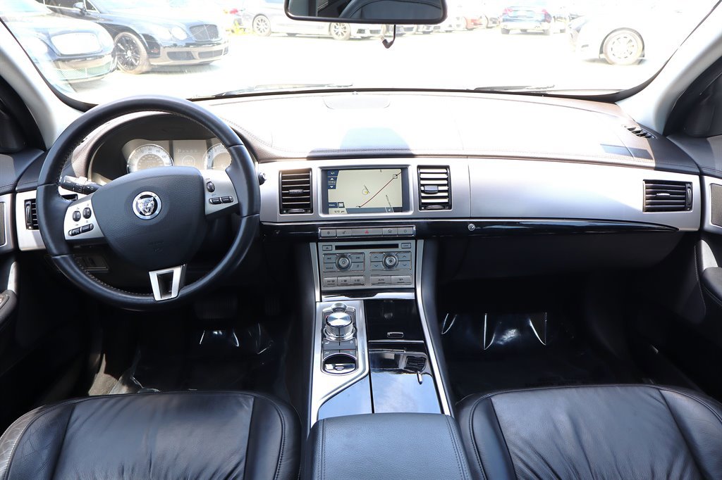 Used 2011 Jaguar XF RWD image 13