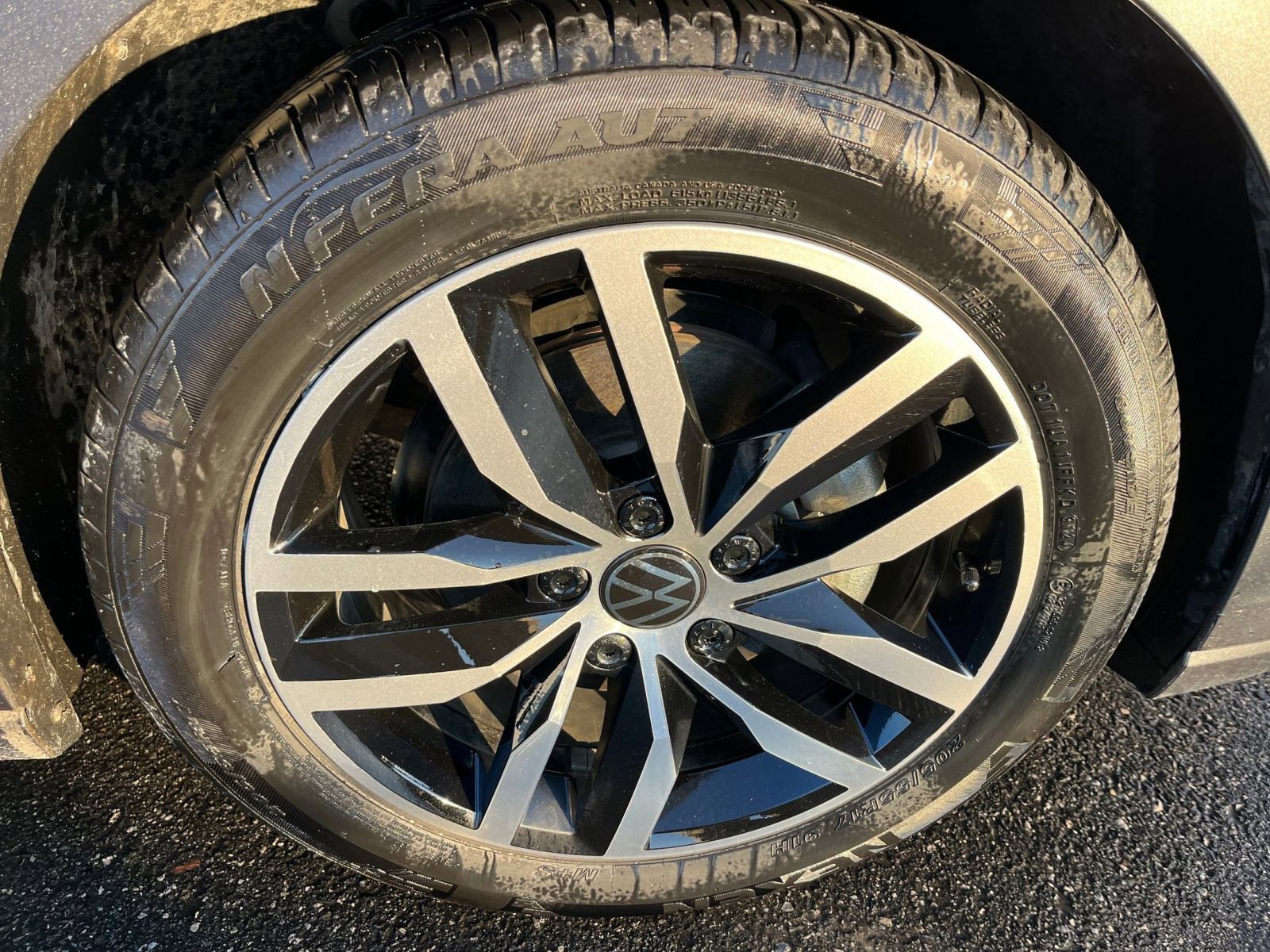 Used 2025 Volkswagen Jetta SE image 30