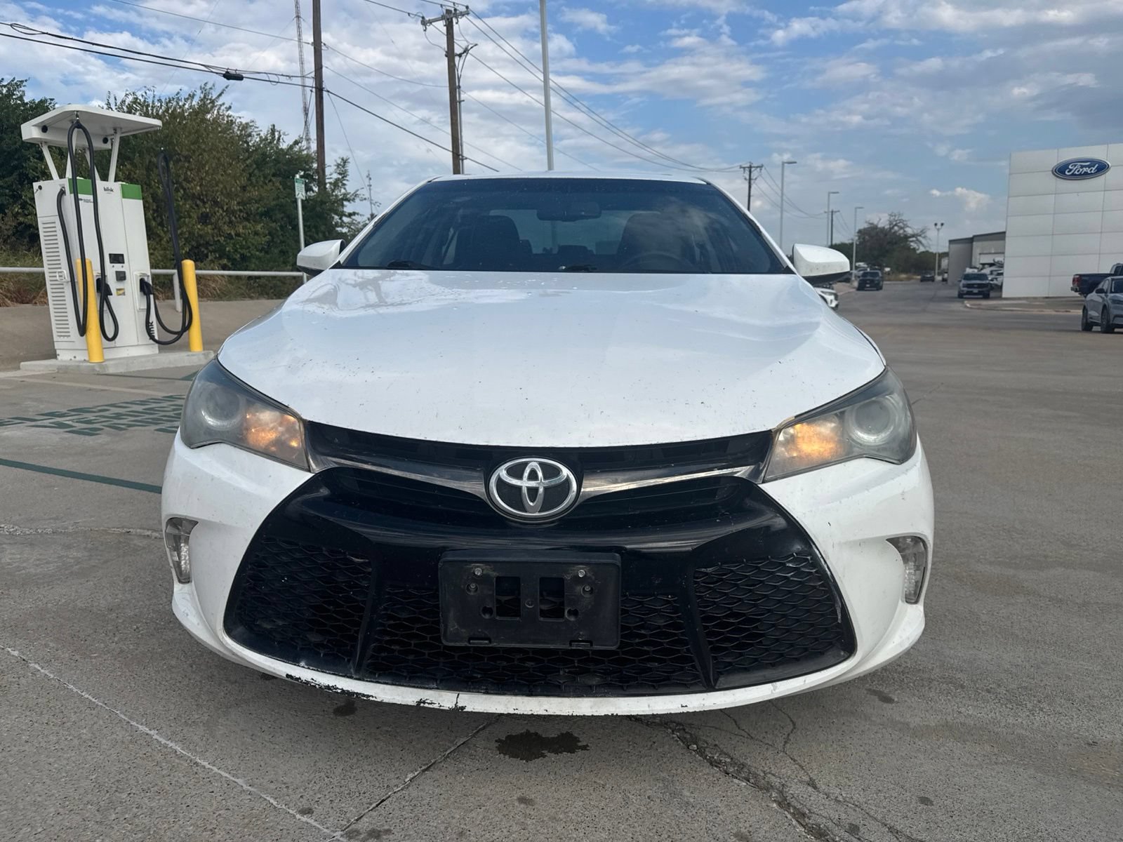 Used 2015 Toyota Camry SE w/ Moonroof Package FWD image 8