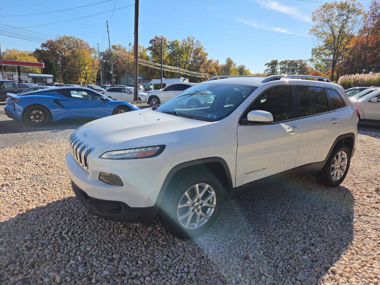 Used 2017 Jeep Cherokee Latitude w/ Comfort & Sound Group AWD/4WD image 2