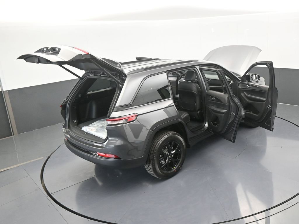 New 2025 Jeep Grand Cherokee Altitude image 60