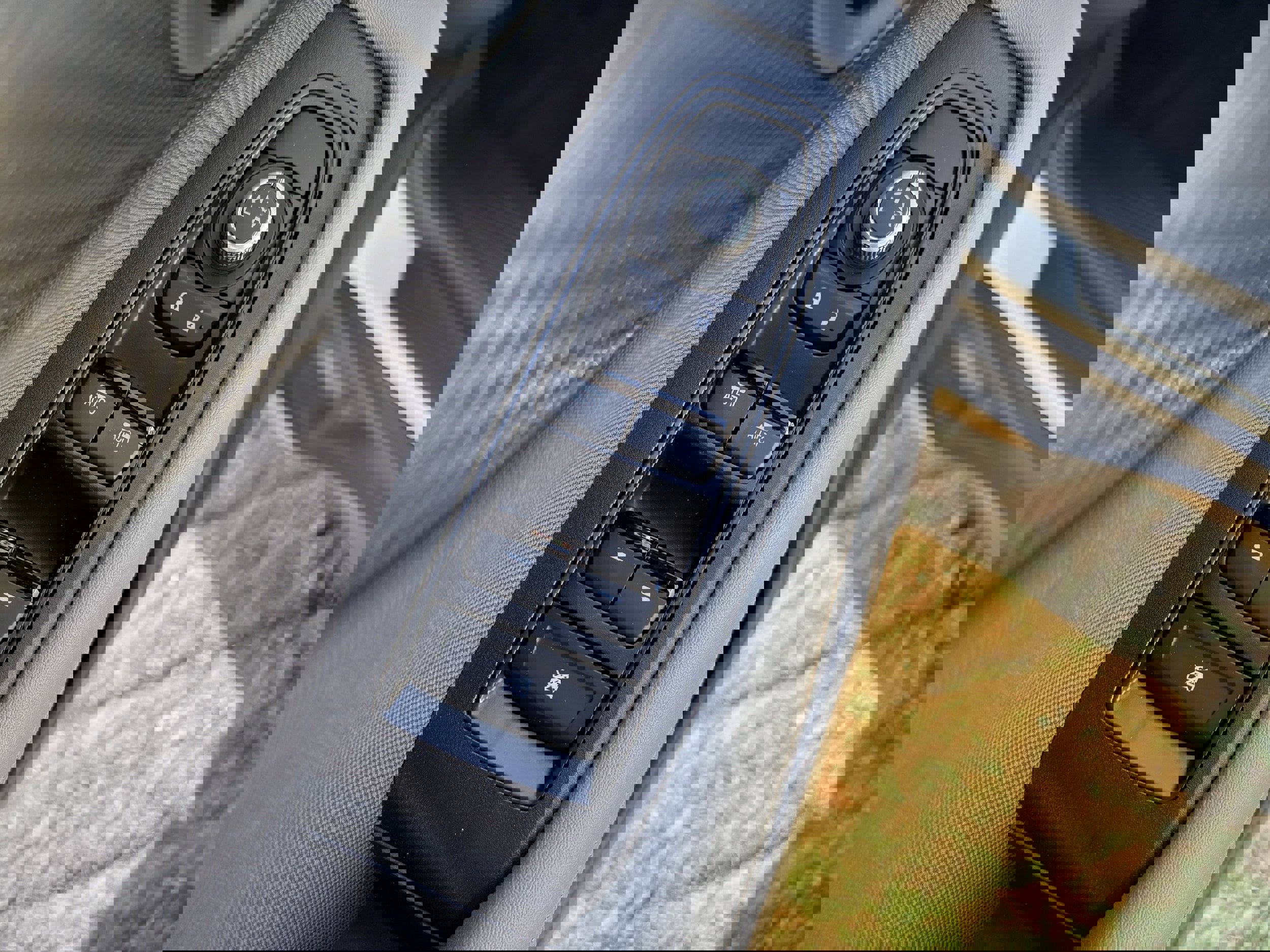 Used 2025 Subaru Outback Premium image 26