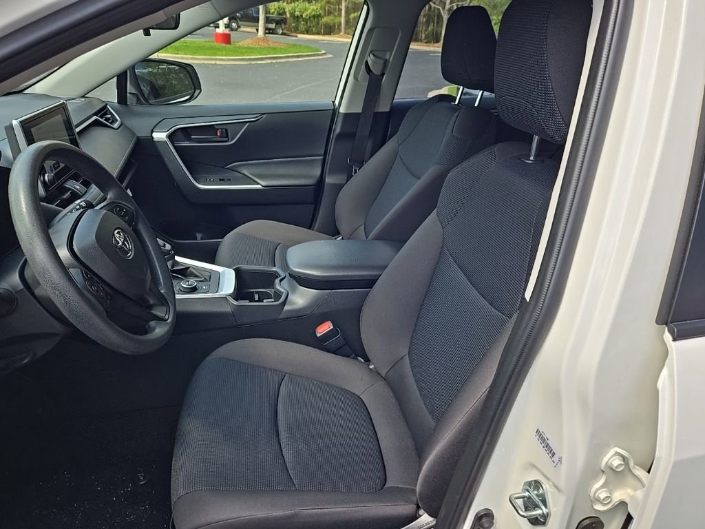 Used 2025 Toyota RAV4 LE image 3