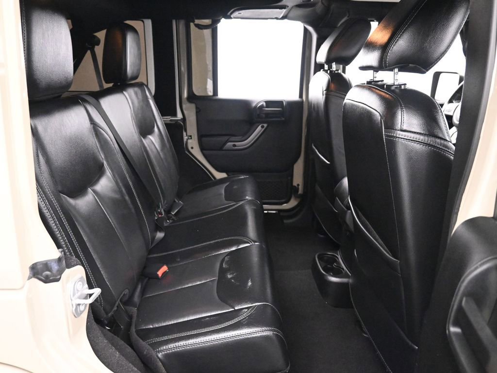 Used 2018 Jeep Wrangler Unlimited Sahara image 17