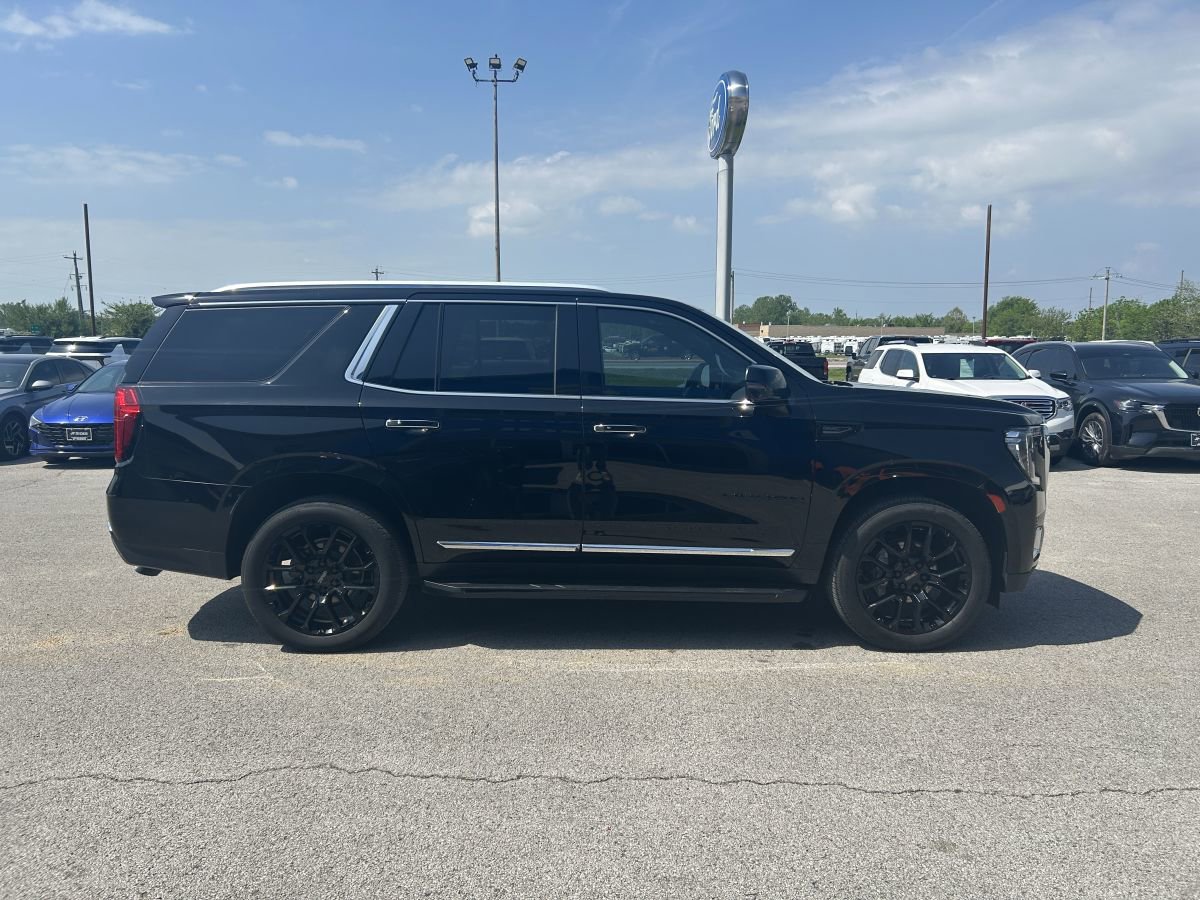 Used 2022 GMC Yukon SLT w/ SLT Luxury Package image 4