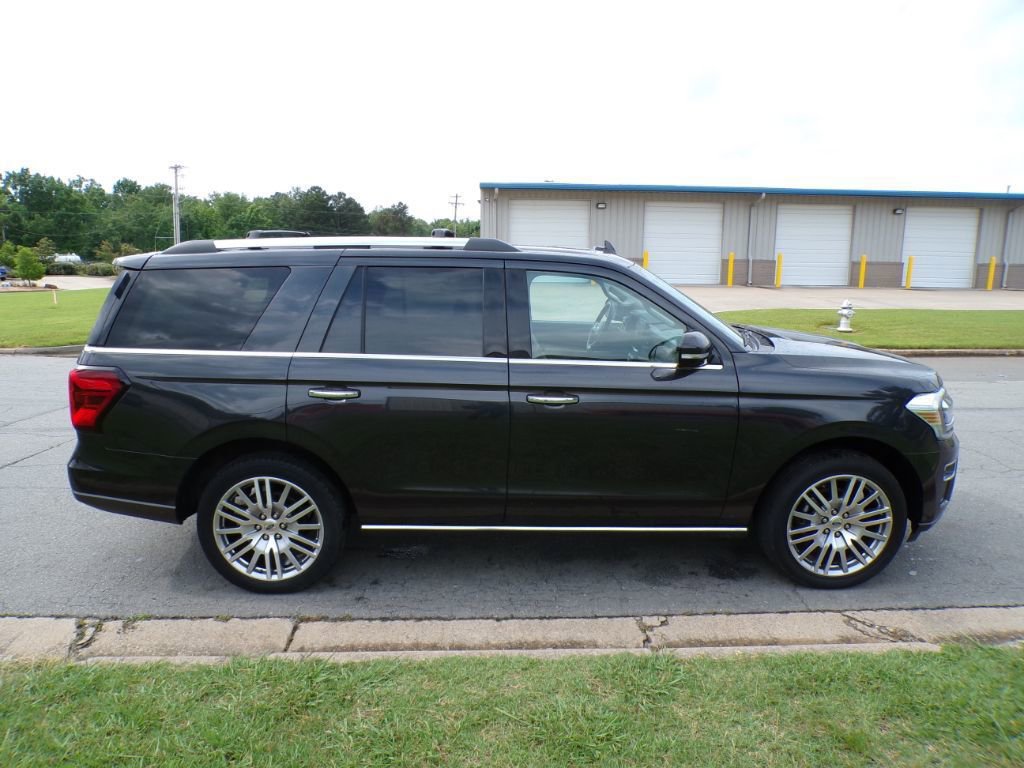 Used 2024 Ford Expedition Limited AWD/4WD image 5