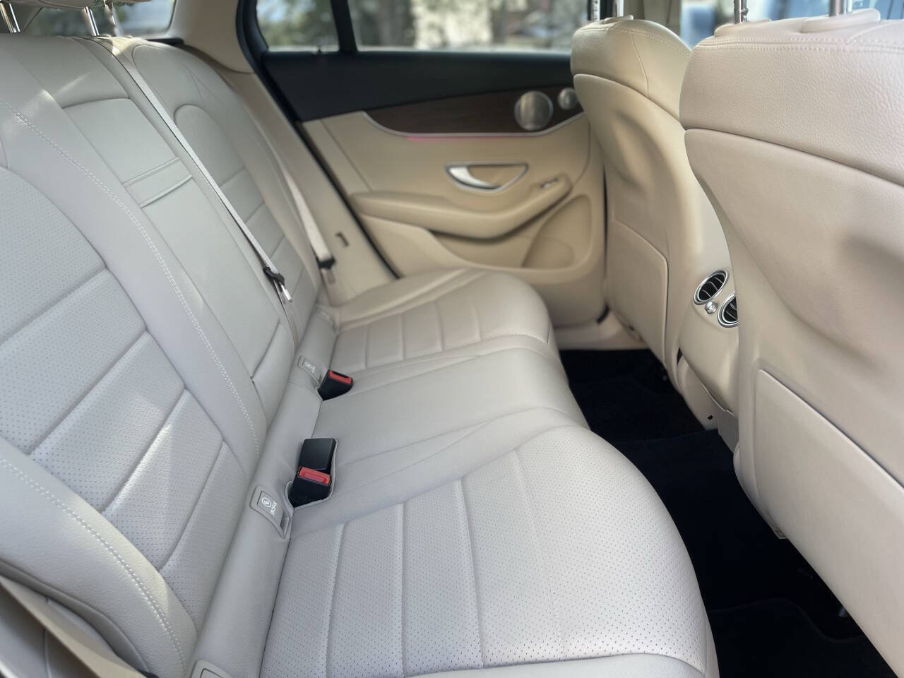 Used 2020 Mercedes-Benz GLC 350e 4MATIC w/ Parking Assistance Package image 21
