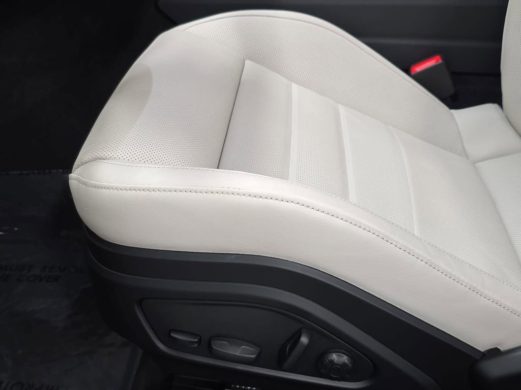 Certified 2024 Porsche Panamera 4 AWD/4WD image 24