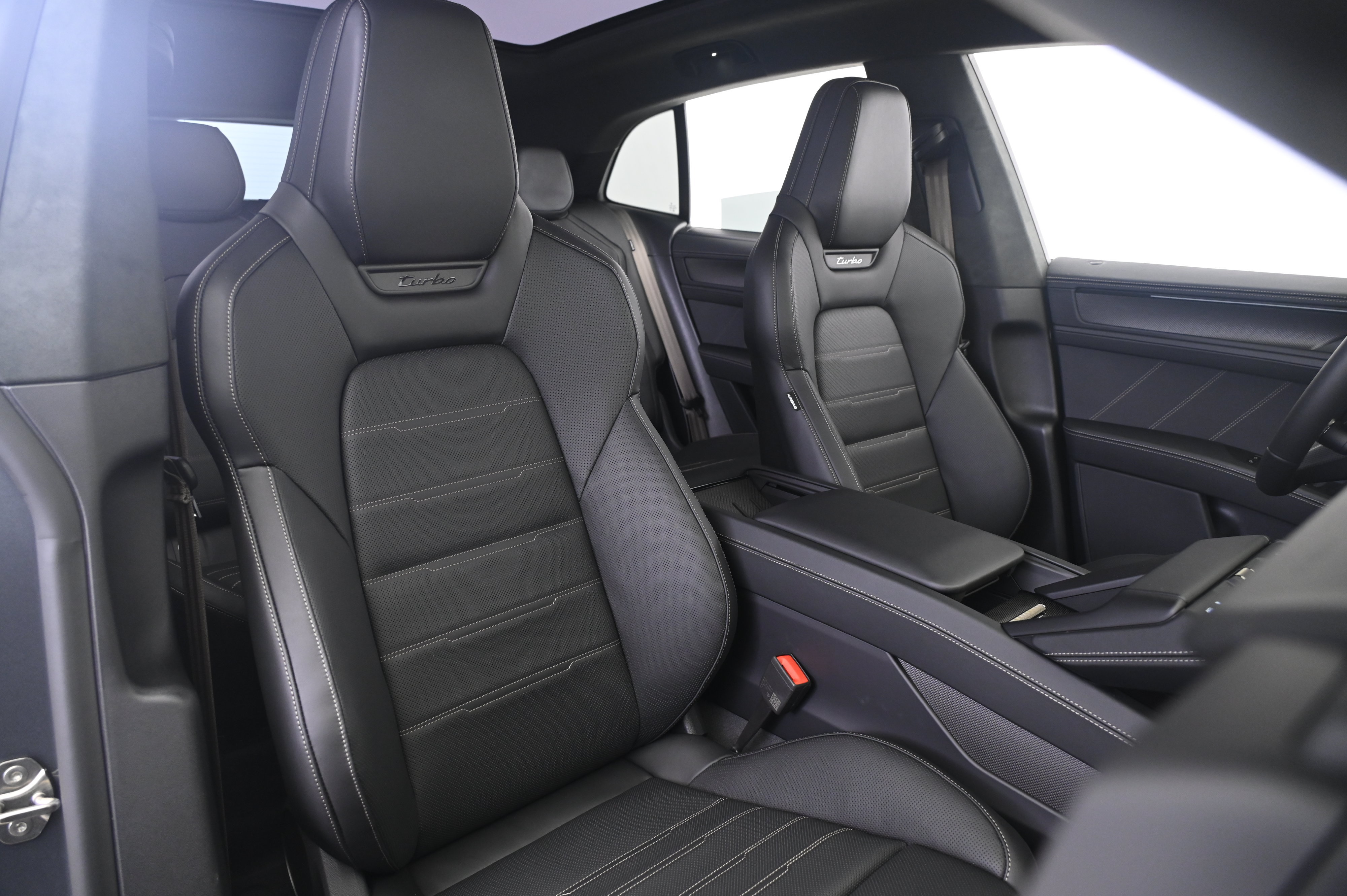 Certified 2026 Porsche Cayenne Turbo AWD/4WD image 25