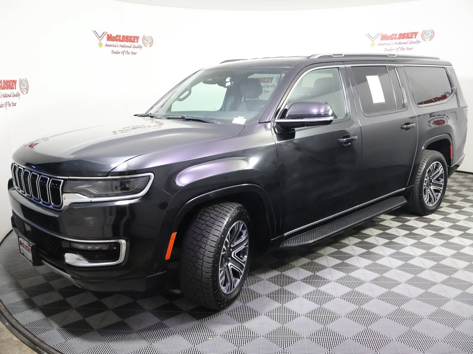 Used 2023 Jeep Wagoneer L Series II AWD/4WD image 12