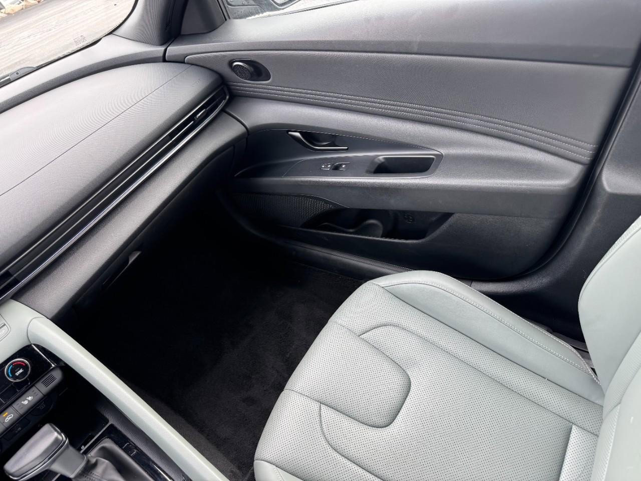 Used 2025 Hyundai Elantra Limited image 15