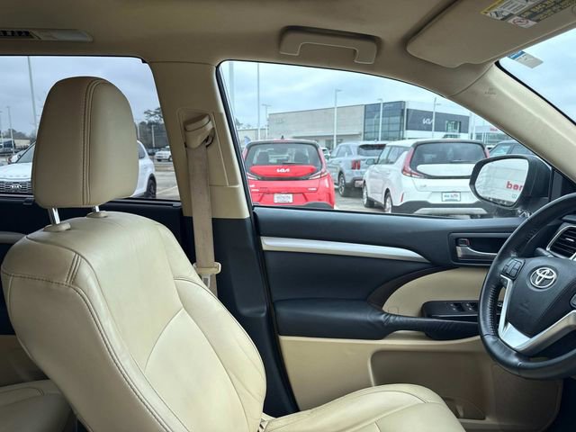 Used 2015 Toyota Highlander XLE image 16