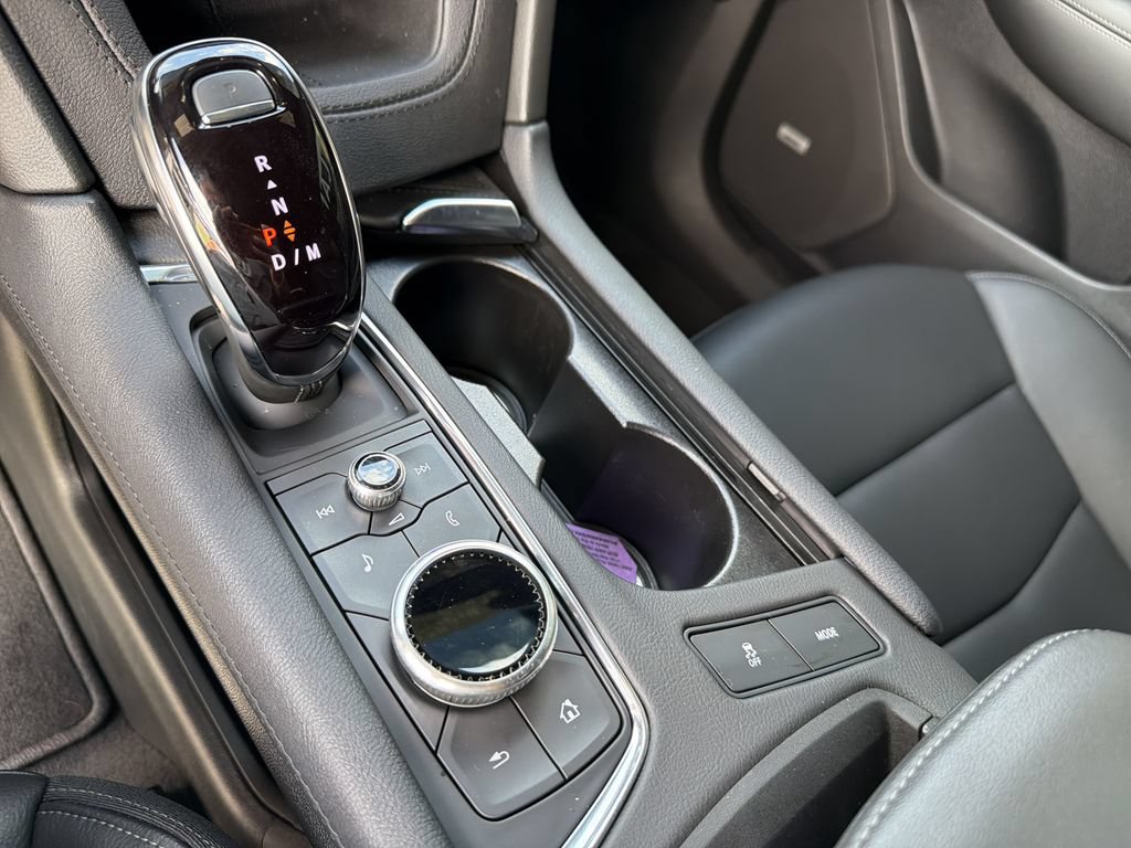 Certified 2025 Cadillac XT6 Luxury FWD image 27