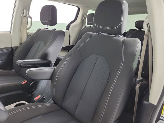 Used 2023 Chrysler Voyager LX FWD image 20