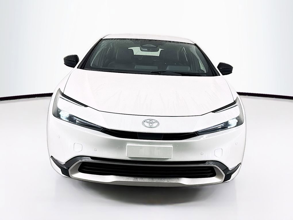 Used 2025 Toyota Prius Plug-In Hybrid image 2