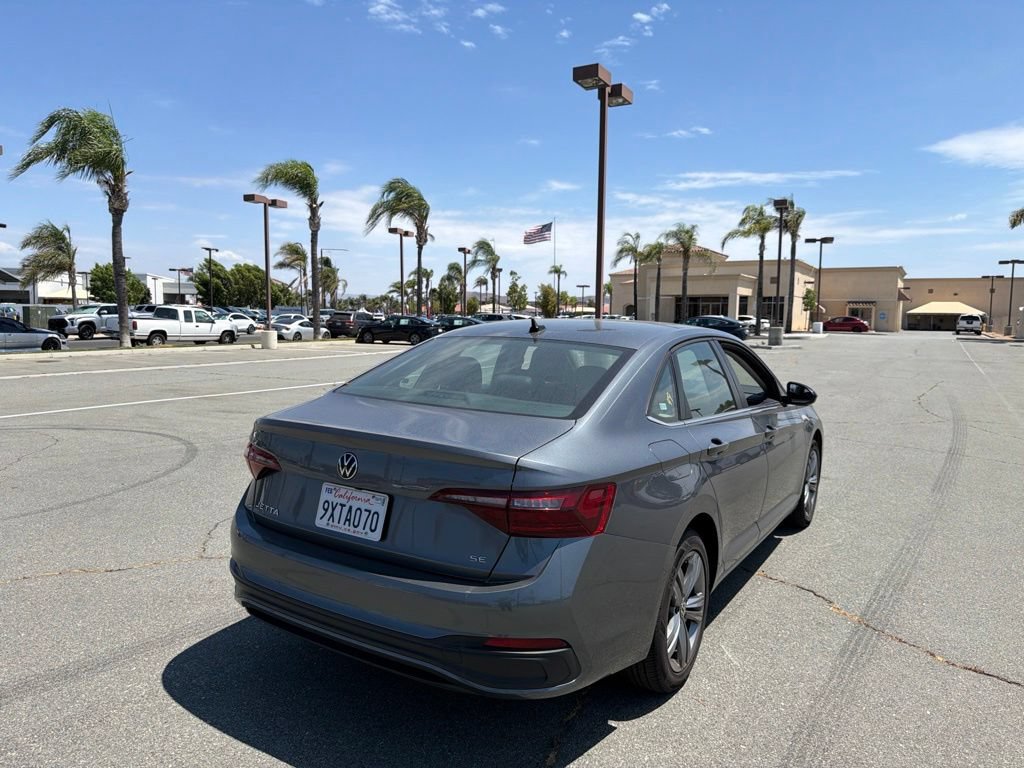 Used 2024 Volkswagen Jetta SE FWD image 8