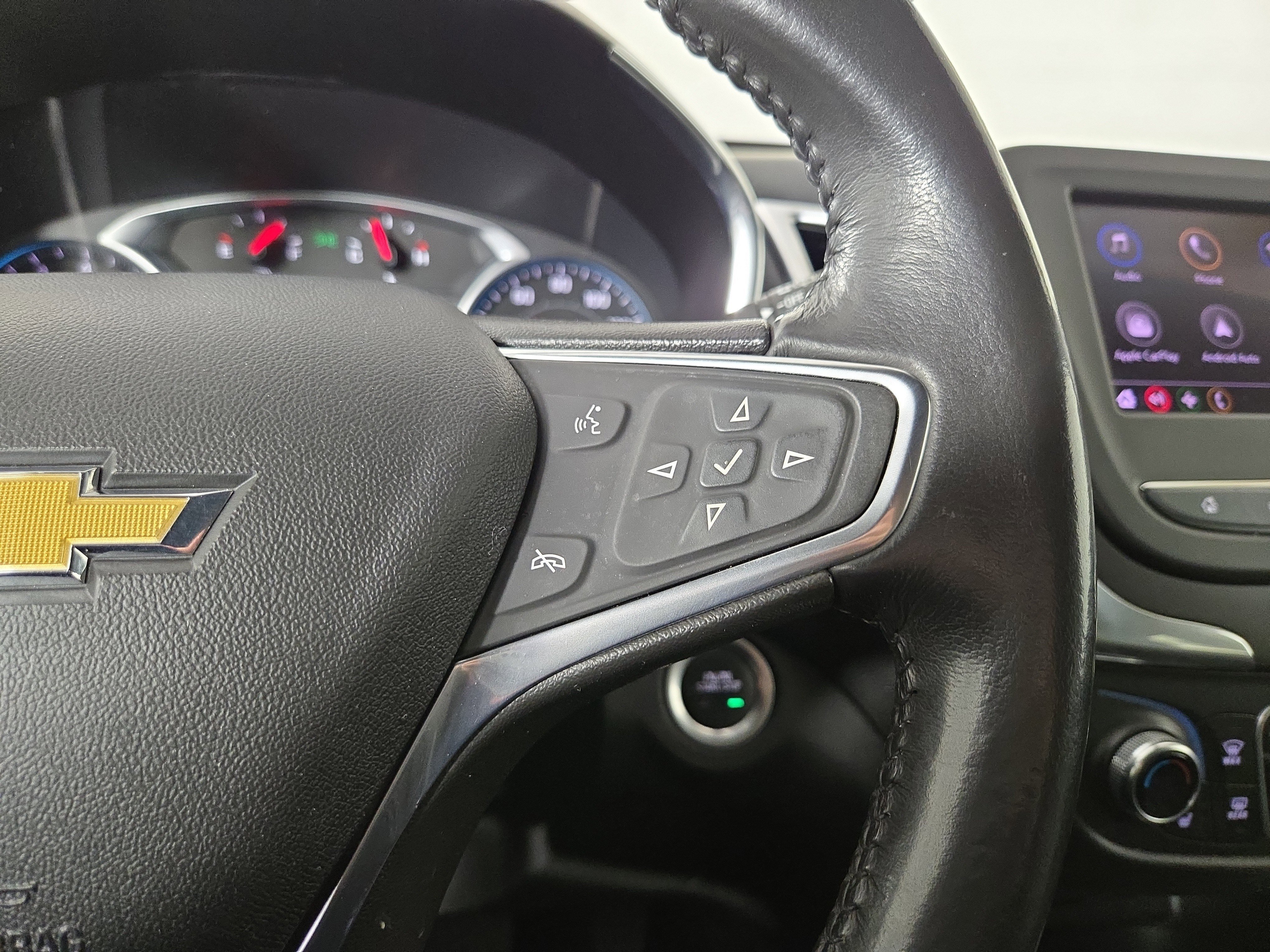 Used 2020 Chevrolet Equinox LT w/ Driver Convenience Package image 16