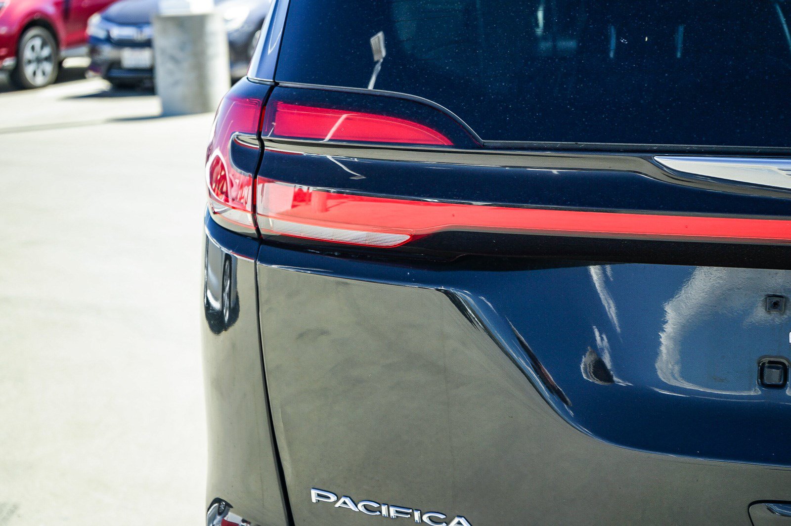 Used 2023 Chrysler Pacifica Touring-L FWD image 11