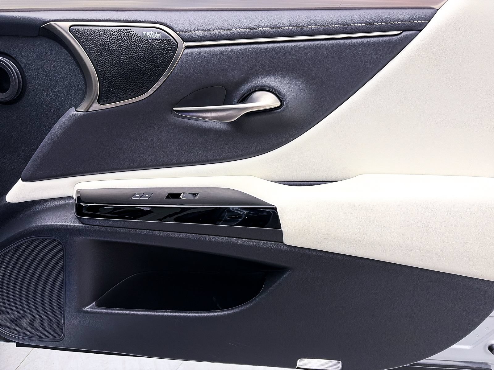 Used 2024 Lexus ES 300h F Sport FWD image 46