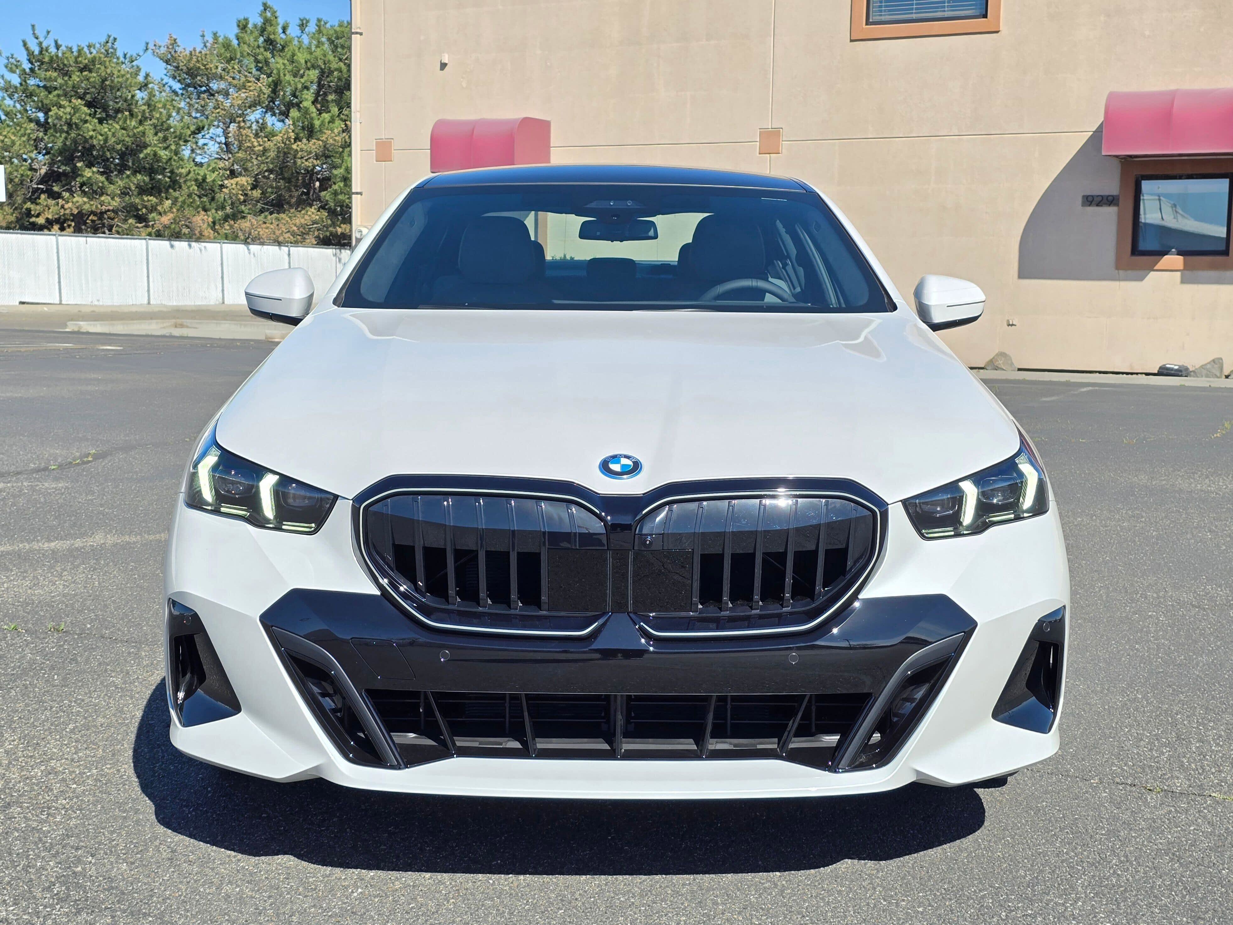 New 2026 BMW 550e xDrive w/ Executive Package AWD/4WD image 6
