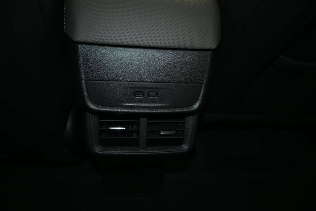 New 2027 Chevrolet Equinox LT w/ Convenience Package II FWD image 18