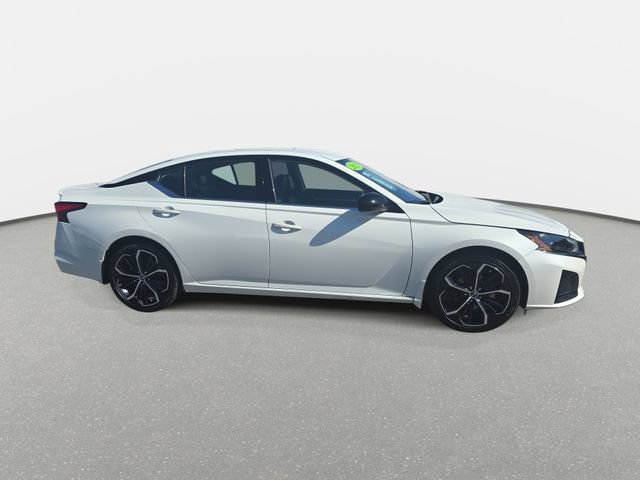 Used 2023 Nissan Altima 2.5 SR FWD image 4