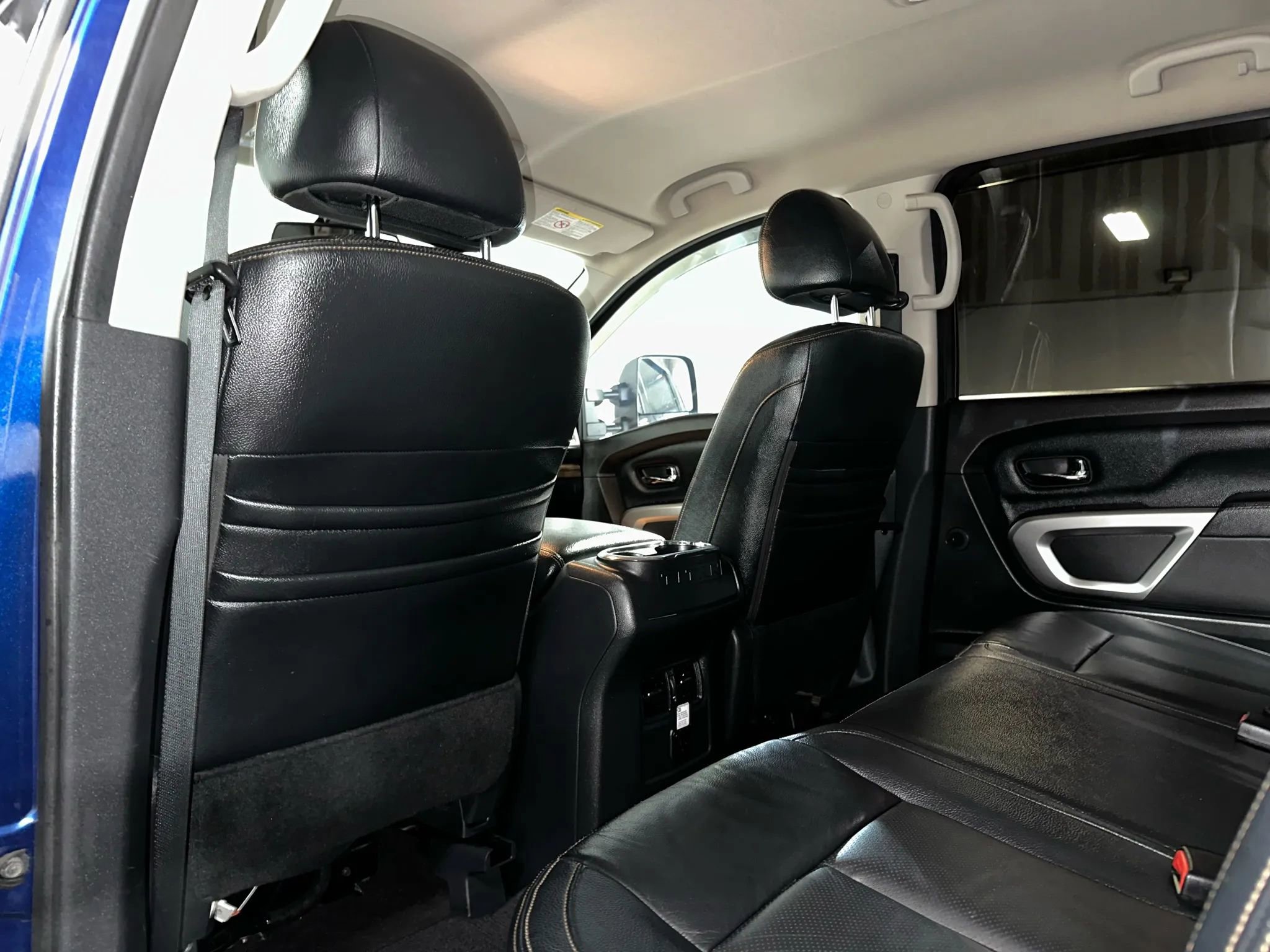Used 2017 Nissan Titan SL image 27