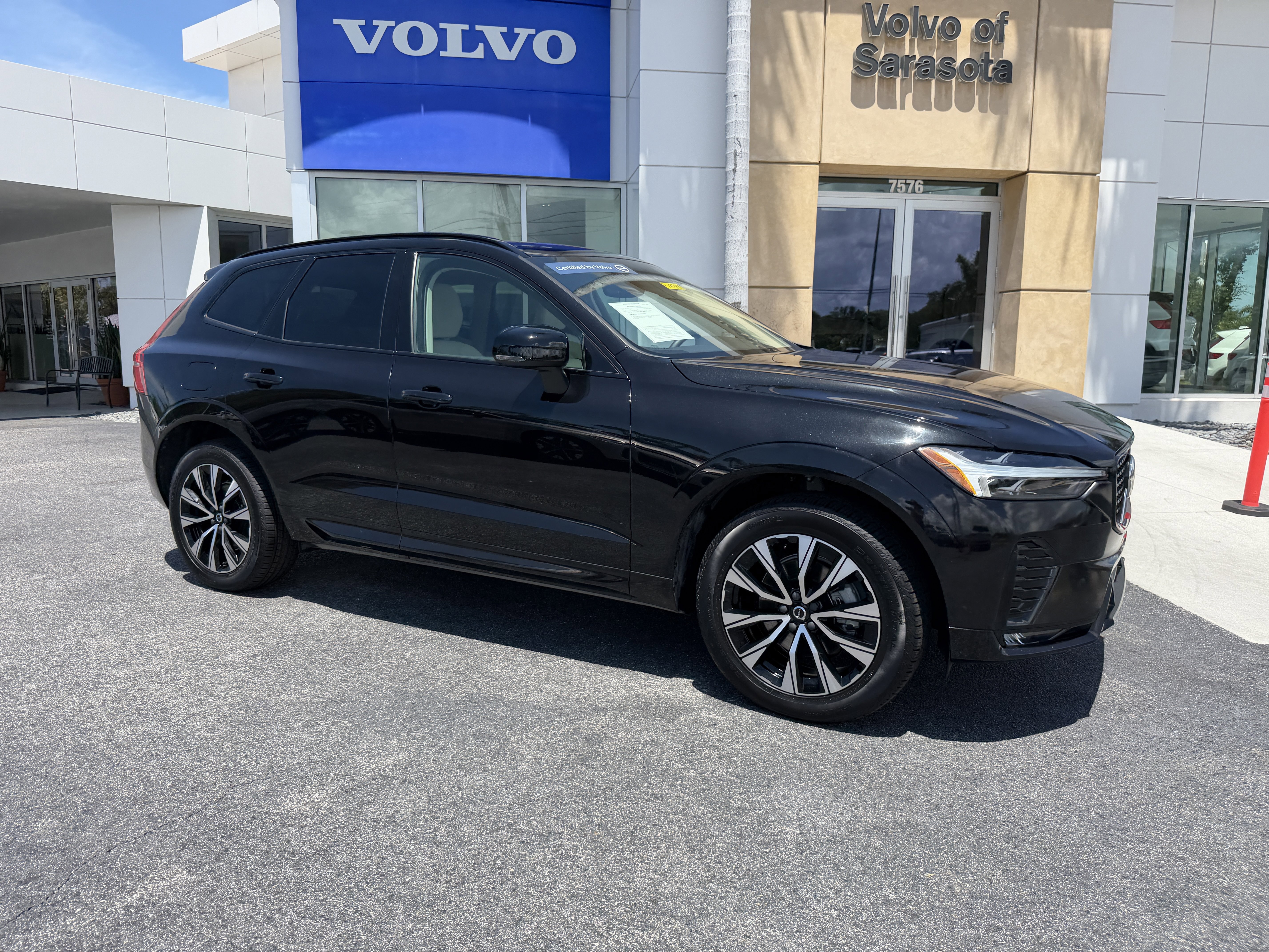 Certified 2024 Volvo XC60 B5 Core AWD/4WD video 1