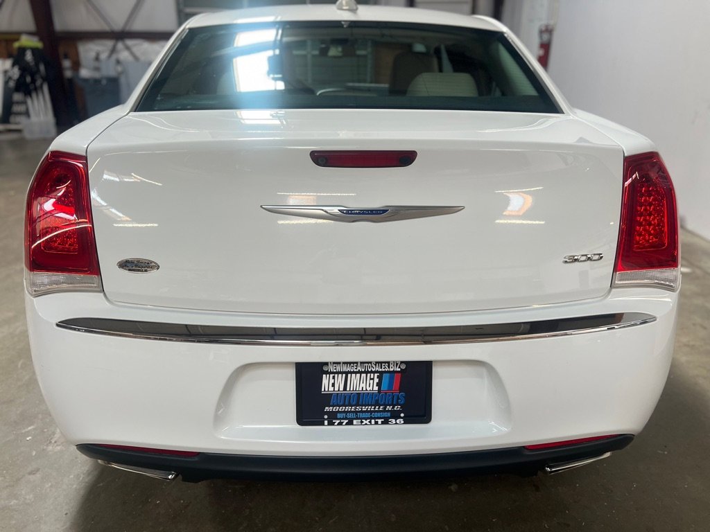 Used 2019 Chrysler 300 Touring L w/ Quick Order Package 22F image 10