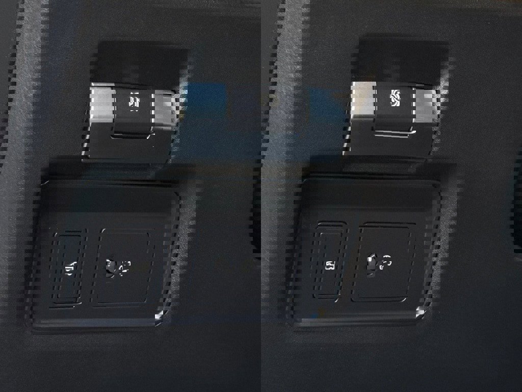 Used 2022 Land Rover Range Rover Evoque R-Dynamic SE image 28