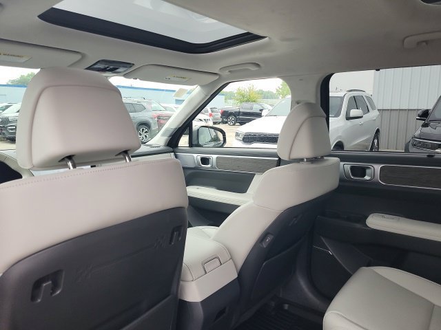 Used 2025 Hyundai Santa Fe Calligraphy AWD/4WD image 18
