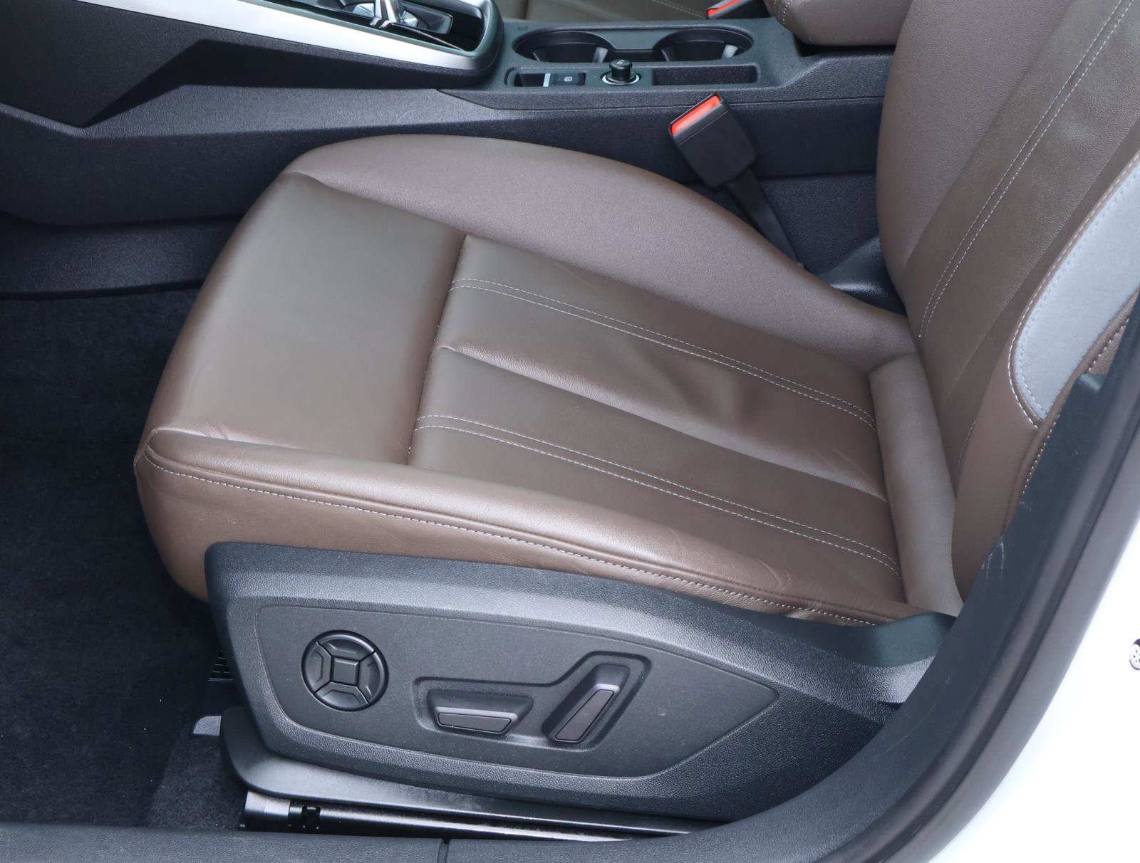 Used 2023 Chrysler 300 Touring L w/ Popular Equipment Group image 44