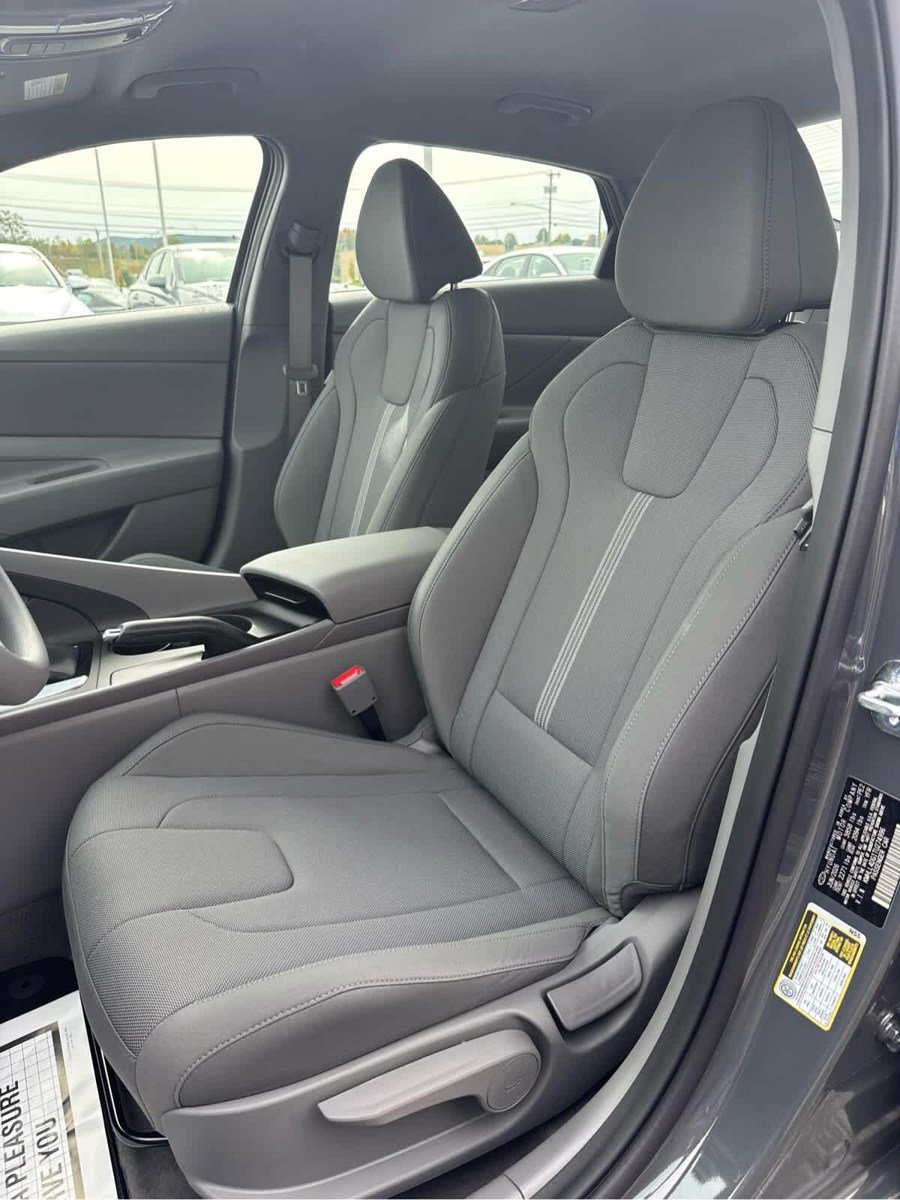 New 2026 Hyundai Elantra SE FWD image 24