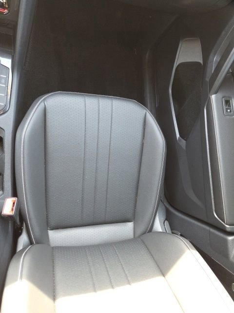 Used 2022 Volkswagen Tiguan SE image 19