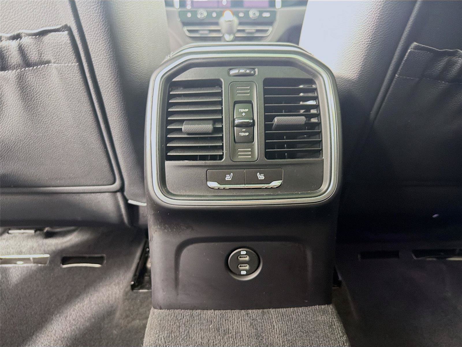 Certified 2022 Porsche Macan AWD/4WD image 21