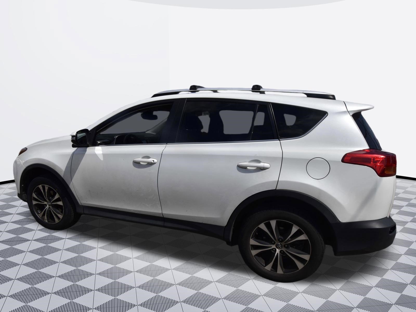 Used 2015 Toyota RAV4 Limited w/ Technology Package AWD/4WD image 6