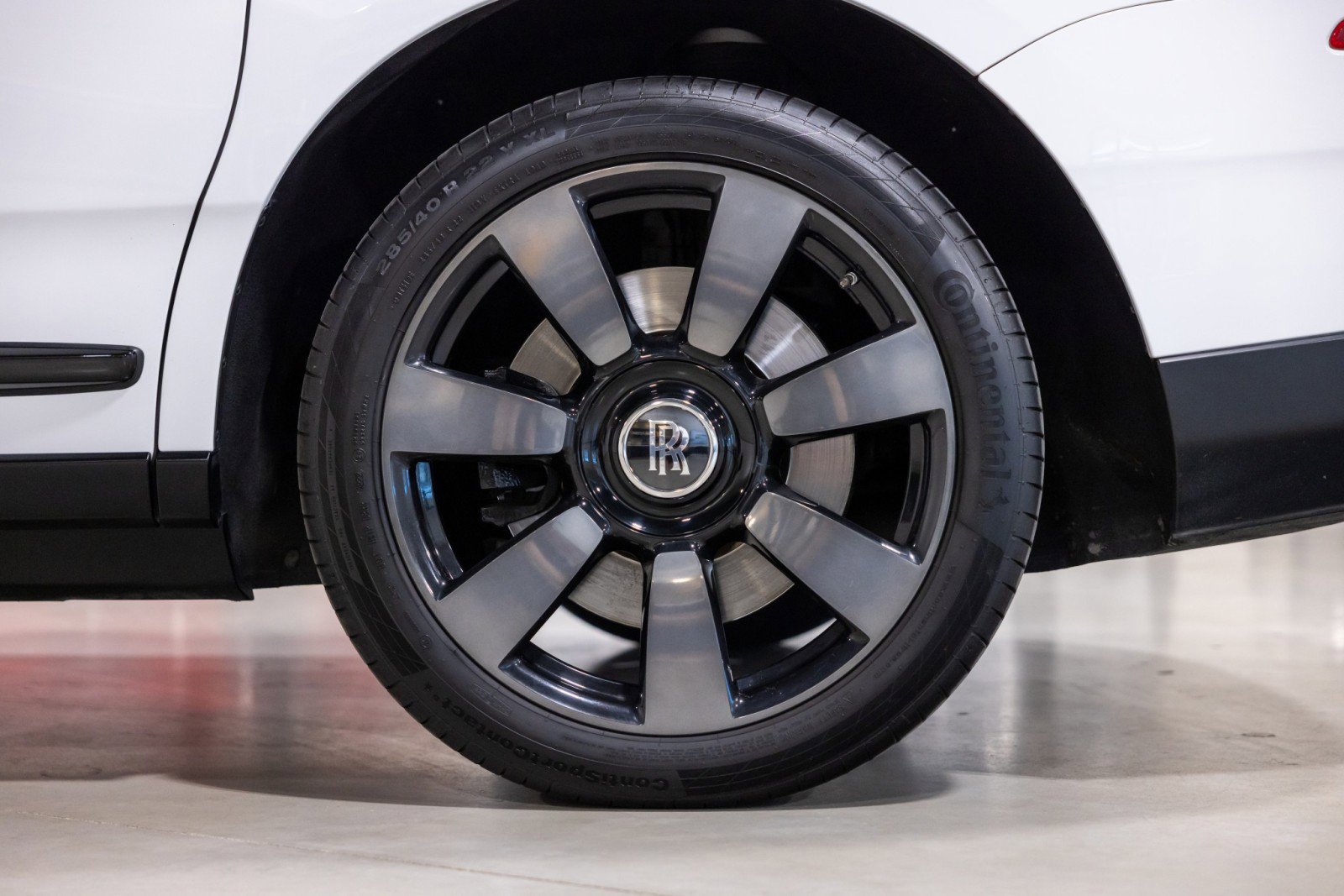 Used 2019 Rolls-Royce Cullinan image 16