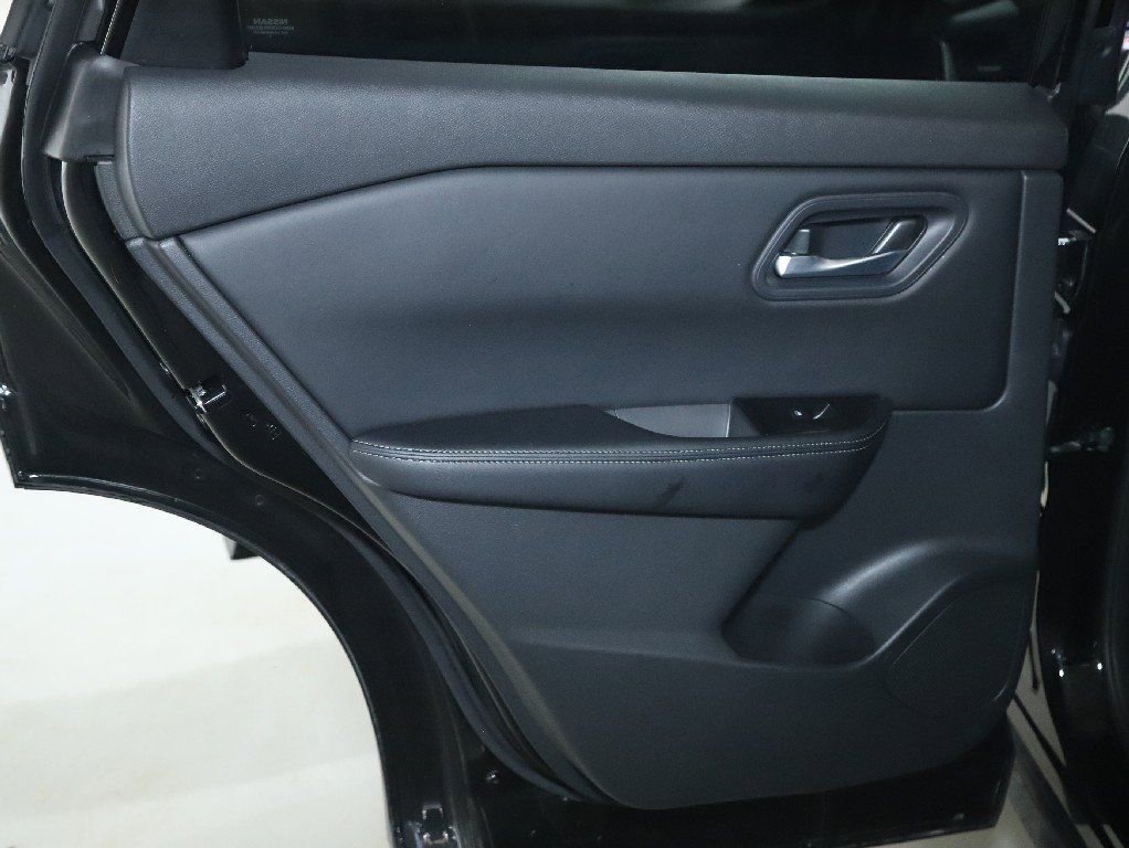 Certified 2025 Nissan Rogue SV image 13