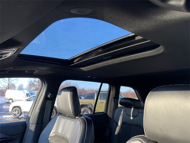 New 2025 Jeep Grand Cherokee Altitude image 7